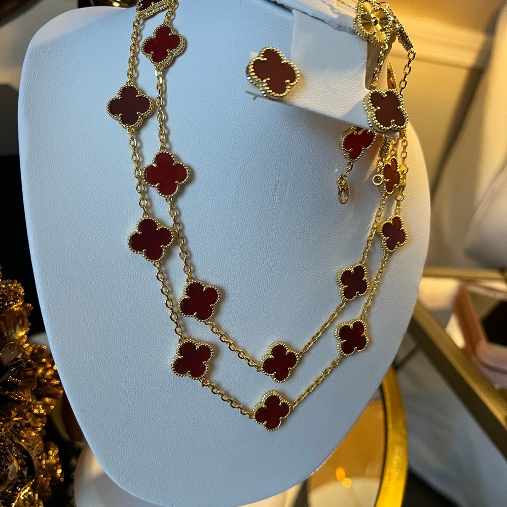 Elegant Gold and Red Clover Necklace Set